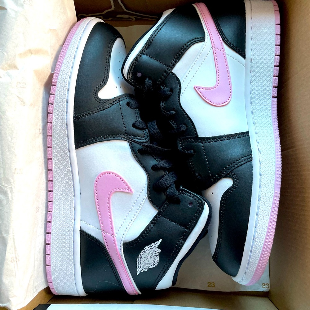 Jordan 1 Mid -